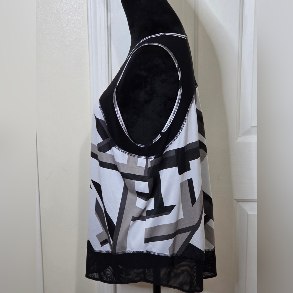 * Xersion Women's Geometric Mesh Sleeveless Workout Tank Top Black/White Size XL - Picture 3 of 10